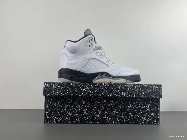 Rep Husky DD0587-110 'WHITE RETRO 5 BLACK' JORDAN AIR 0501